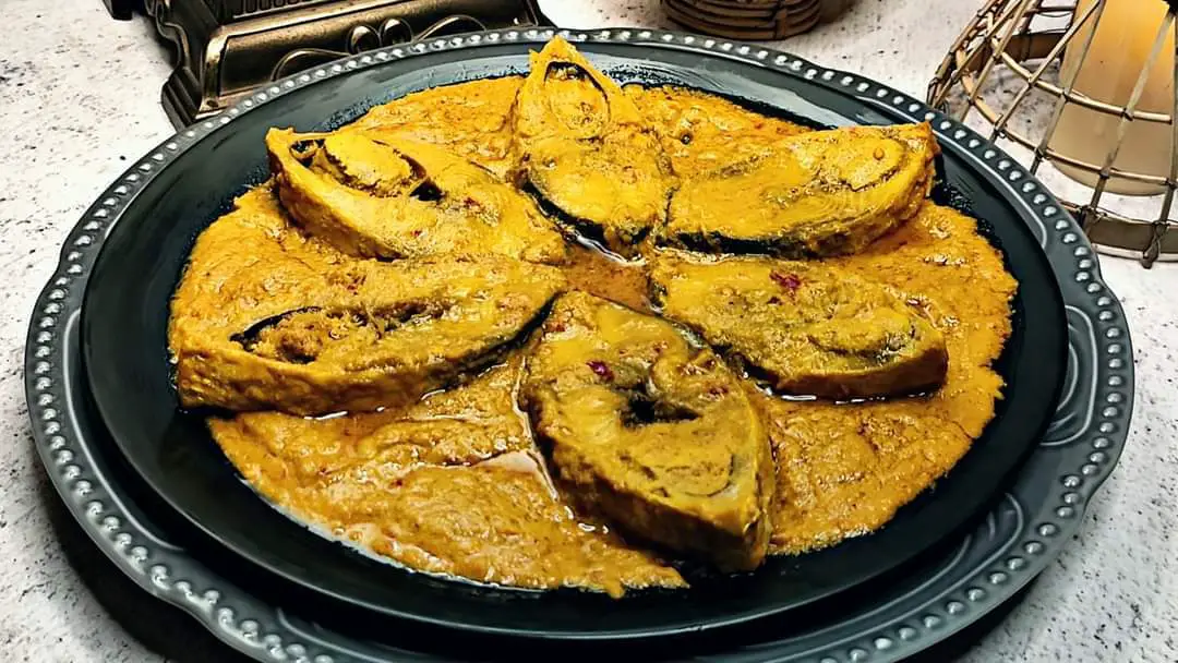 Ilish er Ullash/Hilsa Curry by Shoma Konkaboti