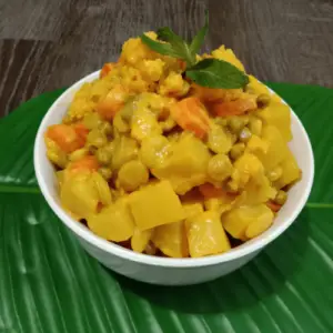 Vegetable Curry with Coconut Milk (Shobji Malaikari)